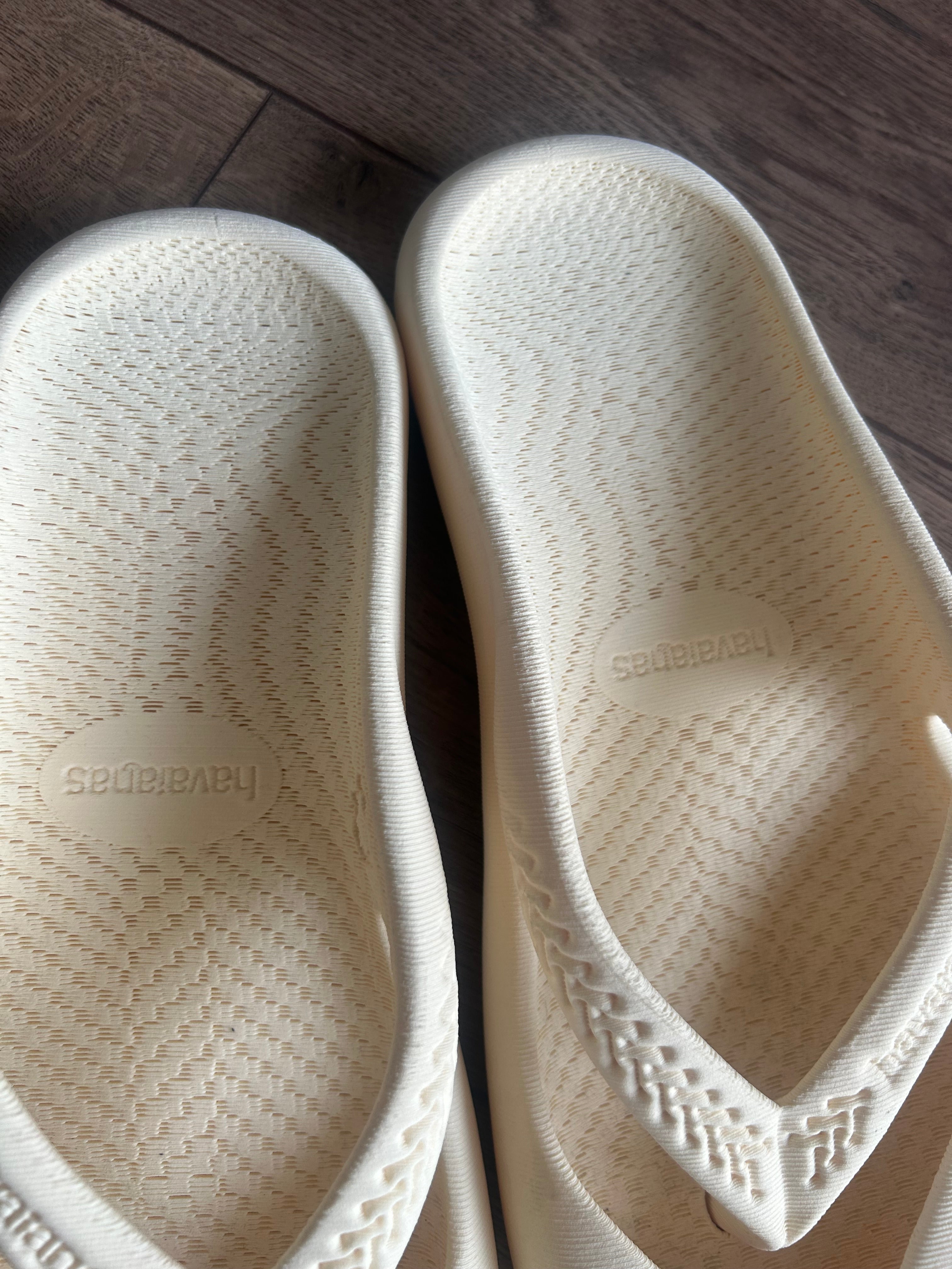 Brand New SOLD OUT Zellerfeld X Havaianas cream flip flops